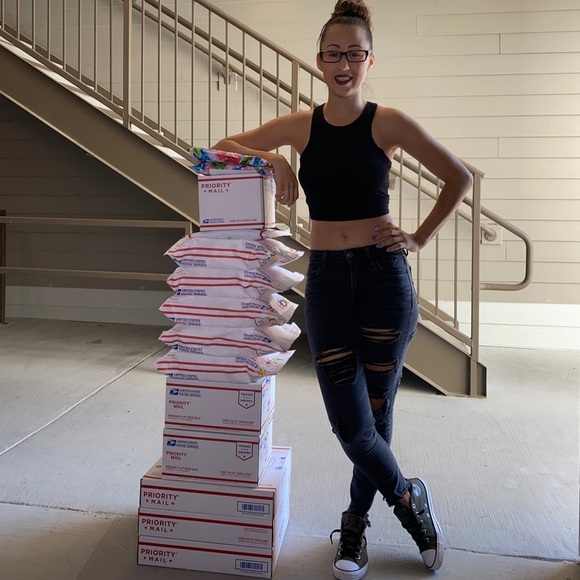 Meet your Posher, Lissette - Picture 3 of 9